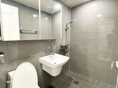 Convenient, newly built Jinwi property with o 4th image