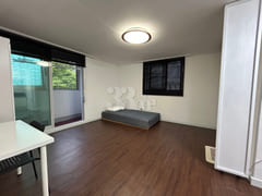 Accommodation in front of the park 0th image
