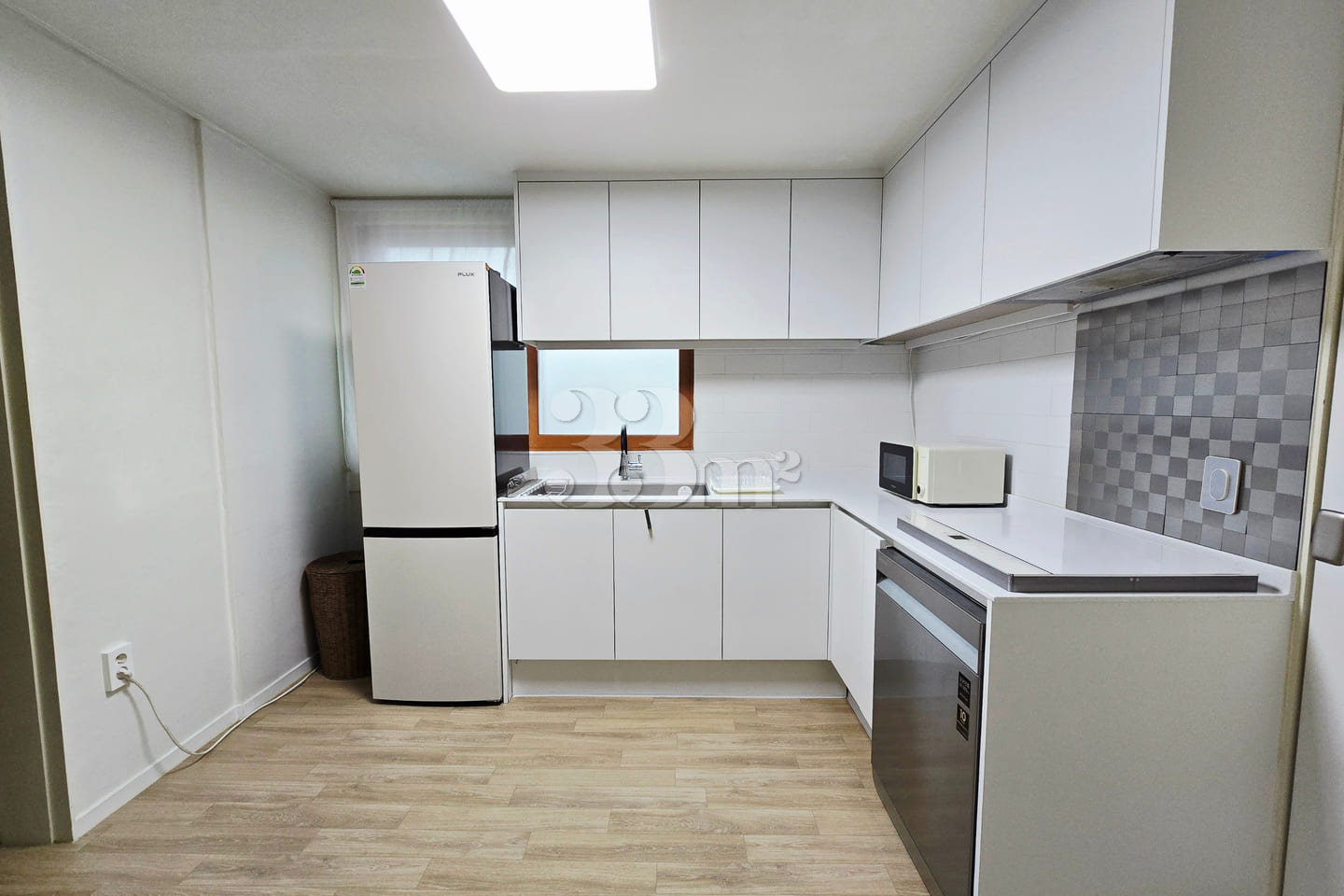 Fully furnished 2-bedroom apartment in Seoul 9th image