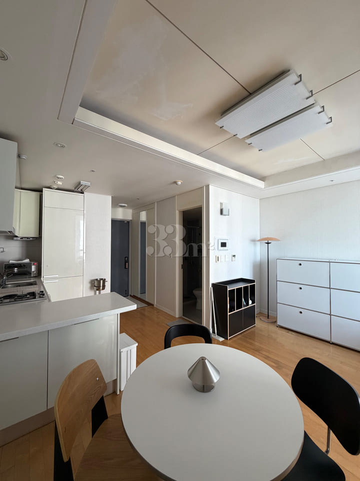 Prime location right next to Samgakji Station 방 이미지