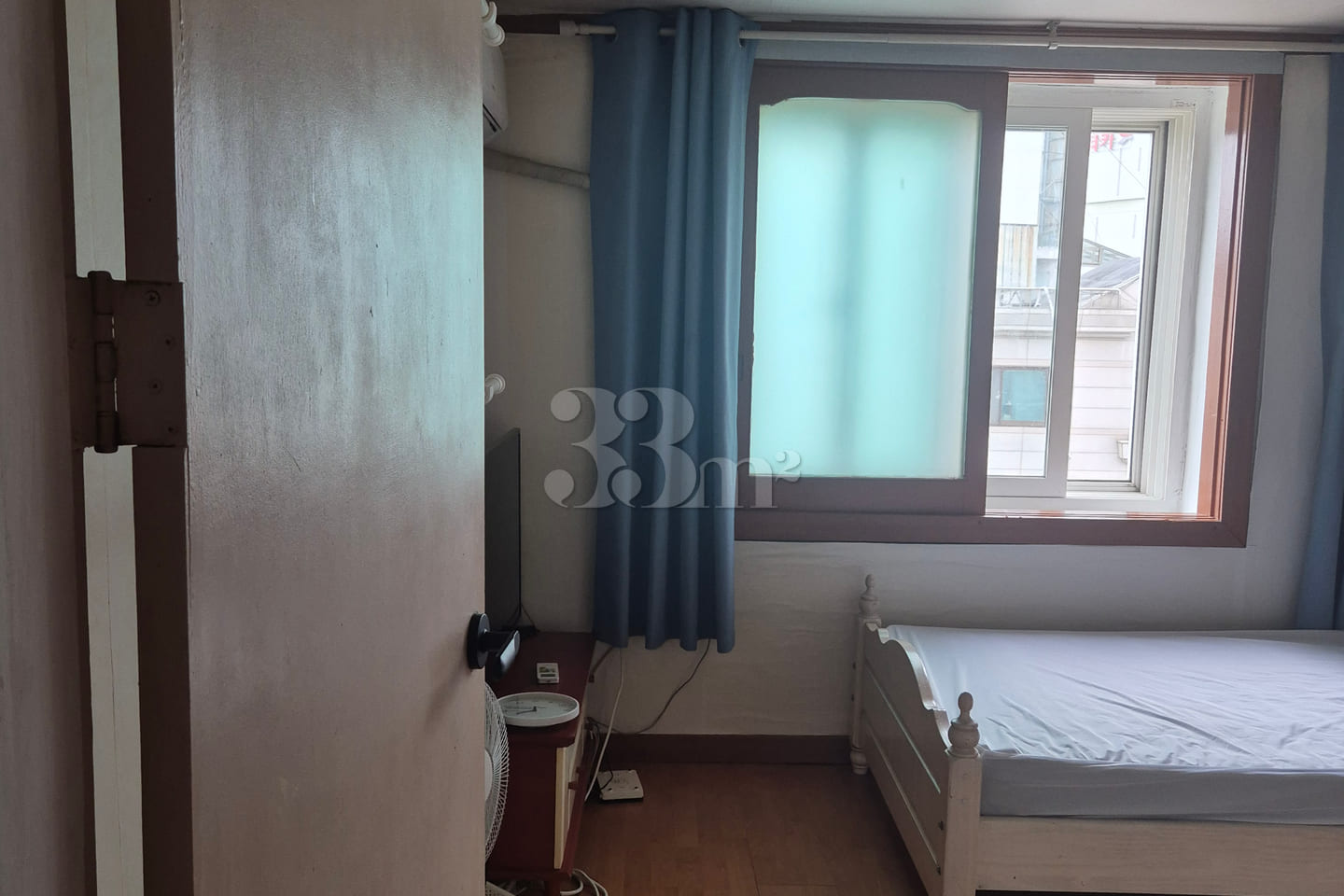 Room 501 4th image