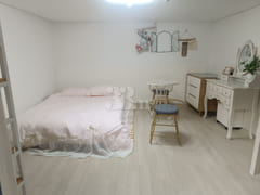 Moonlight Nook Room 0th image