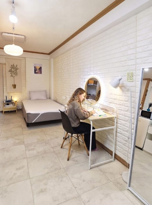 Studio apartment on the 1st floor, 4 minutes  2th image