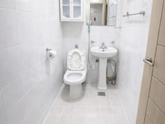 Wallpapering completed; prime-floor unit (547 3th image