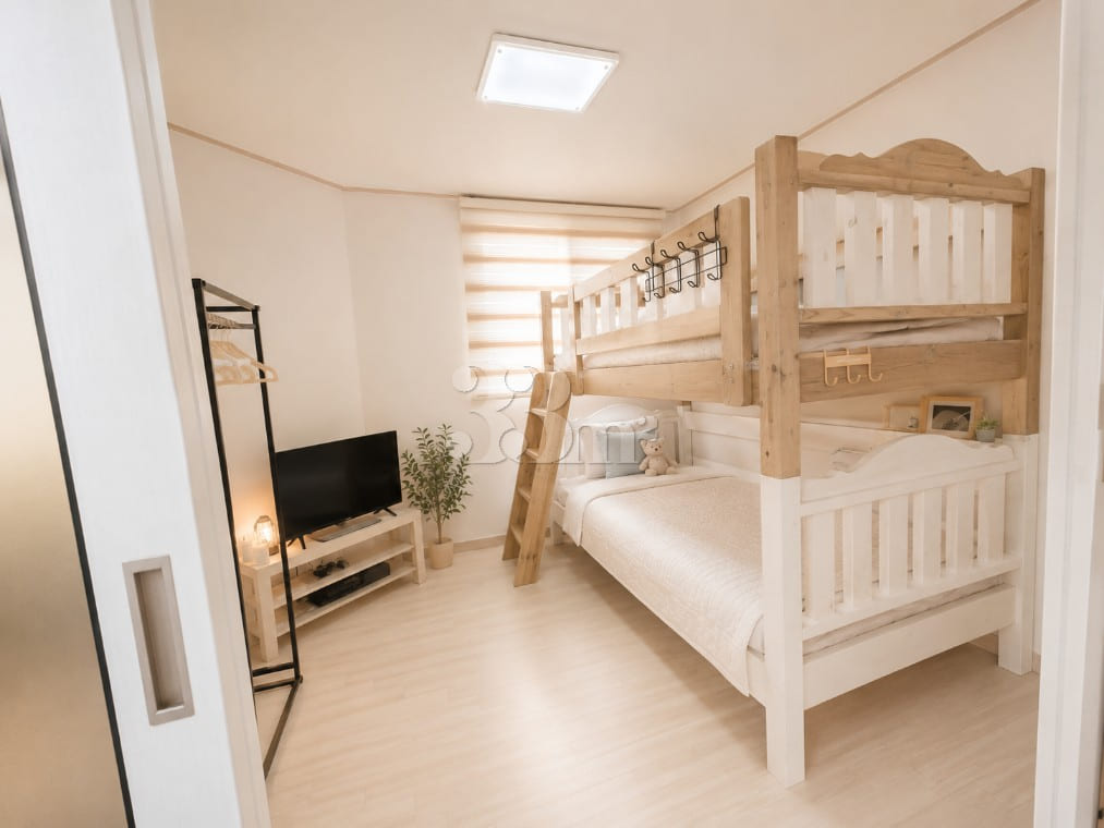 4th floor, studio apartment with separate roo 2th image