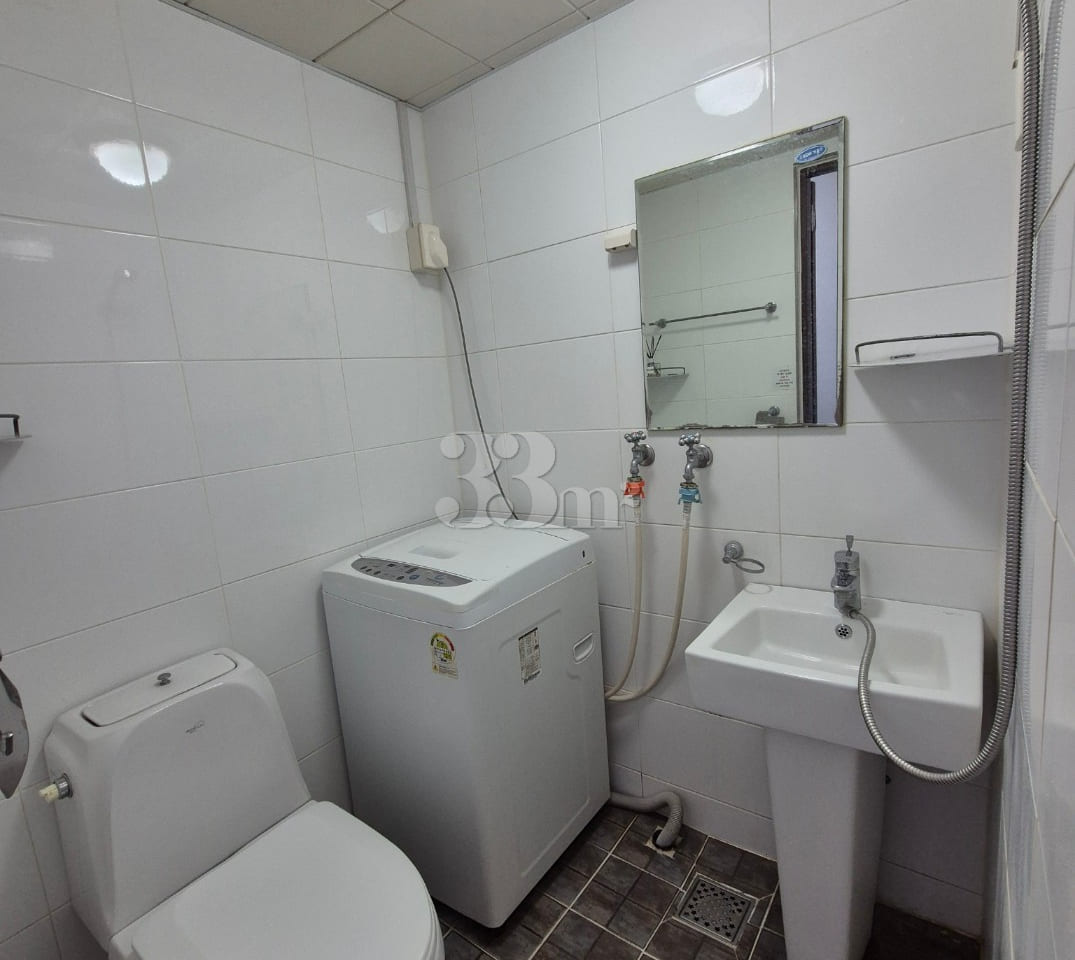 A studio apartment with a convenience store r 6th image