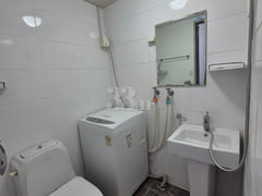 A studio apartment with a convenience store r 6th image