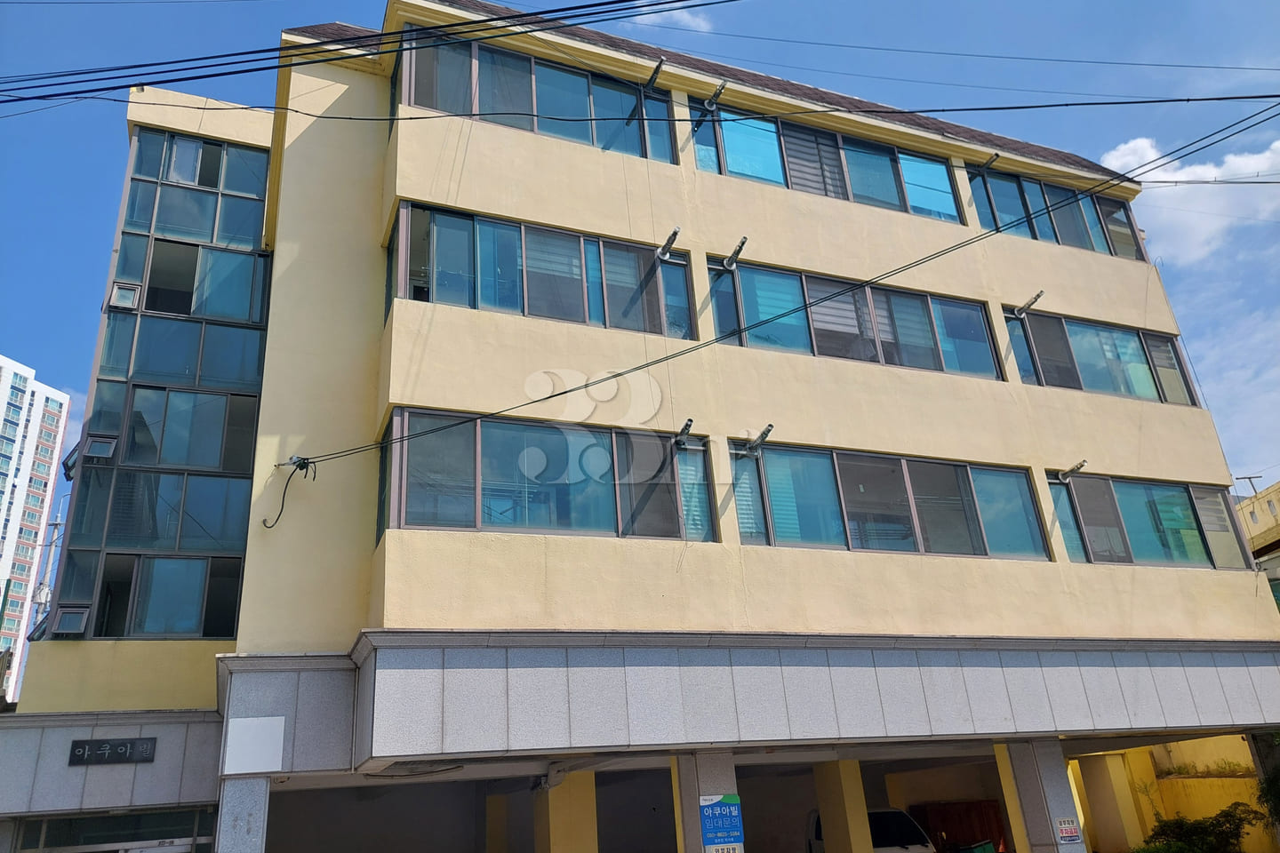The Yellow House in Bangnim-dong 9th image