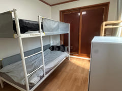 3 bedrooms, 1 bathroom (sleeps 7) 12th image