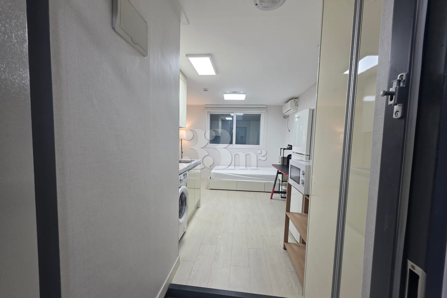 Neat & Cozy Studio in Yeokbuk (Unit 201) 2th image