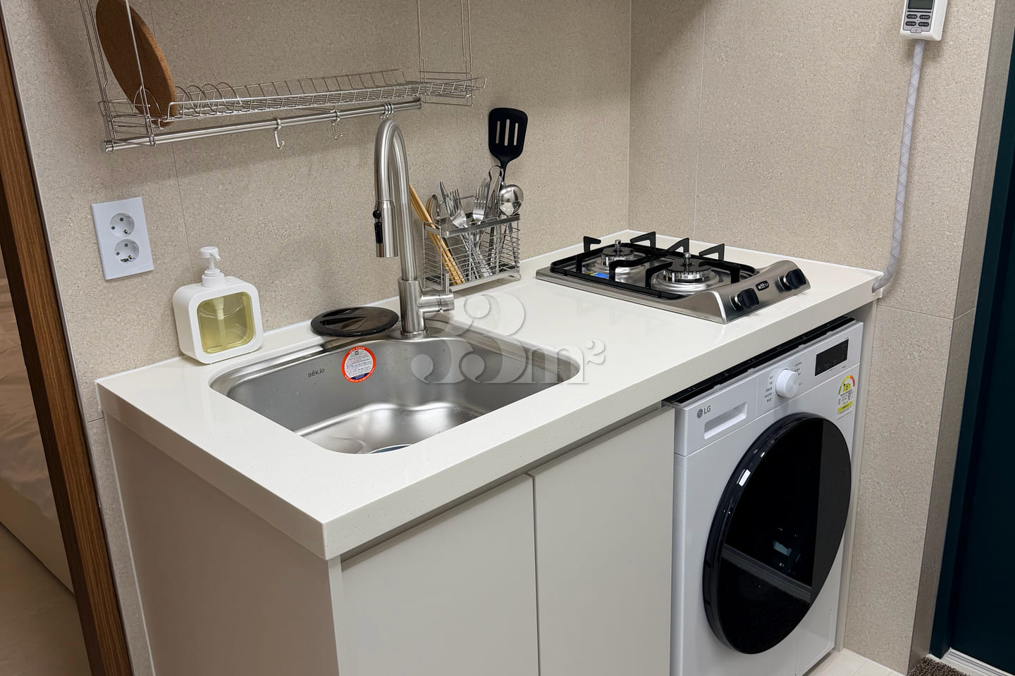 Fully furnished 2-room apartment near Jamsil 4th image