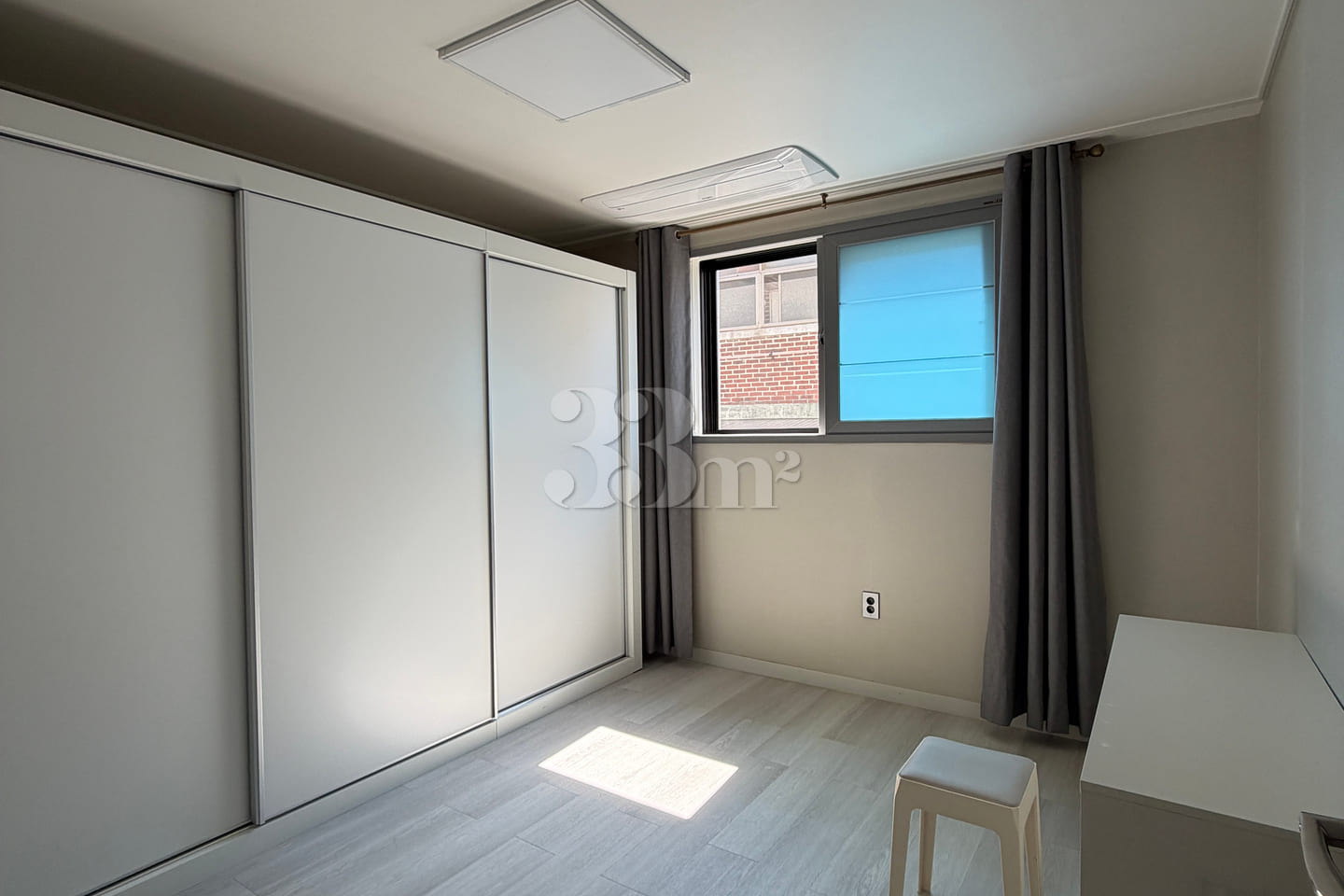 8-minute walk to Kkachisan Station / 2-room u 2th image