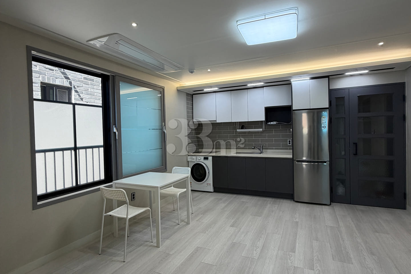 8-minute walk to Kkachisan Station / 2-room u 1th image