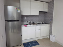Room 202 5th image