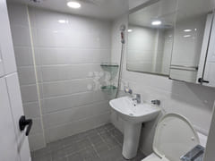 Room 202 9th image