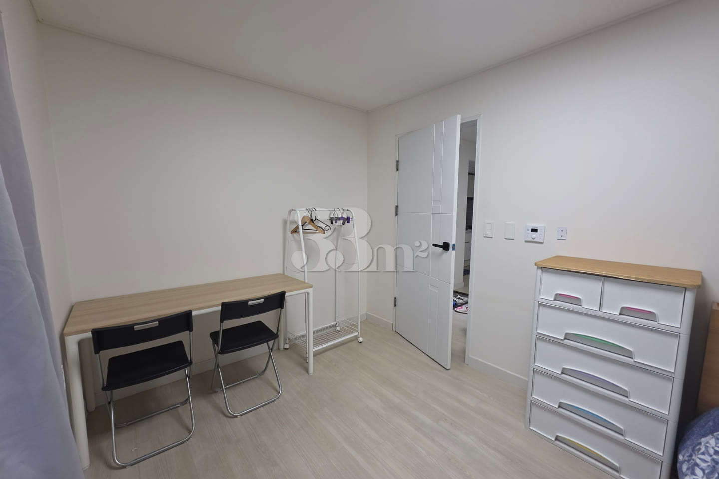 Room 202 14th image