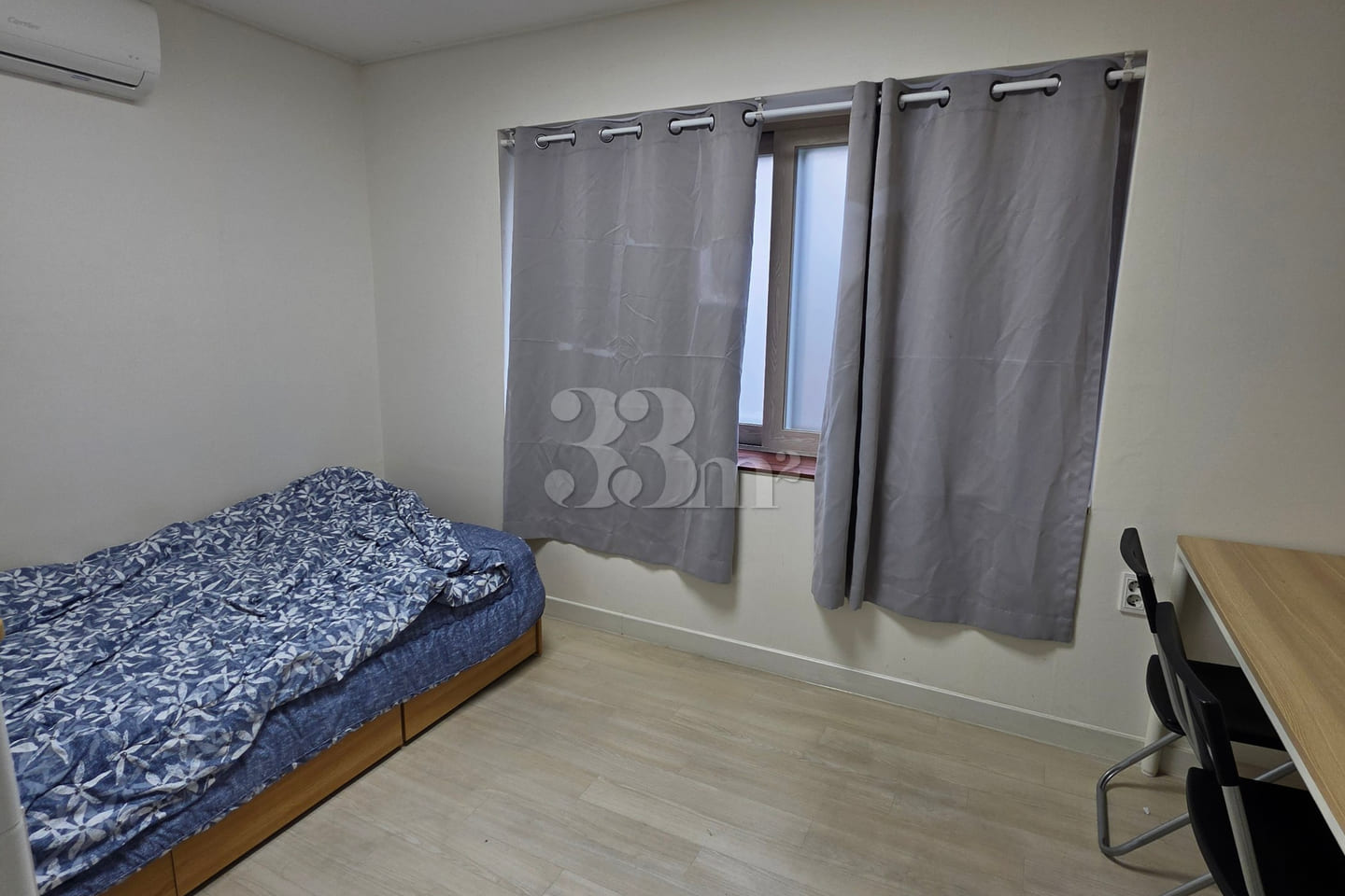 Room 202 15th image