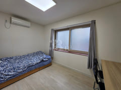 Room 202 13th image