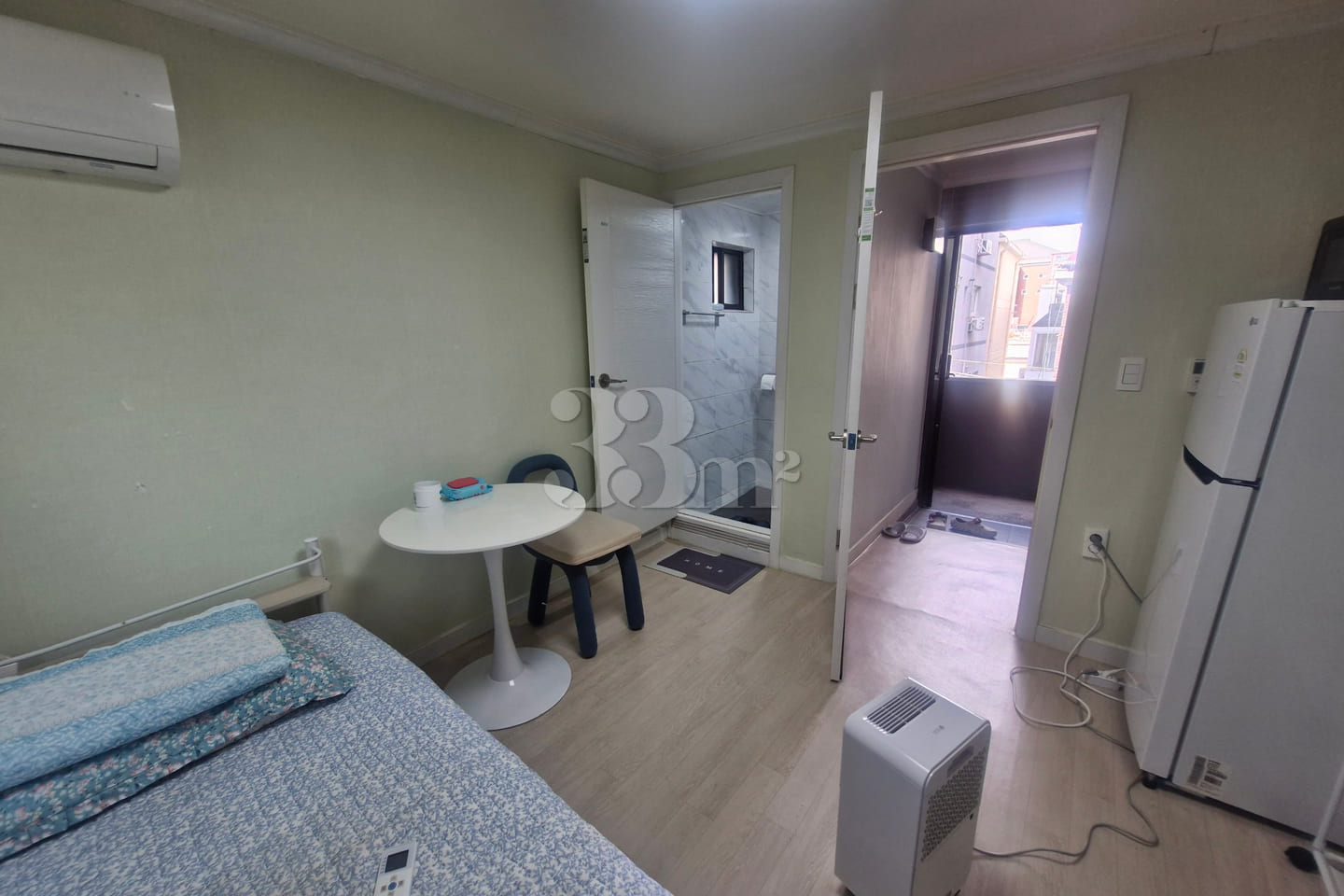 Studio apartment with a separate kitchen 1th image