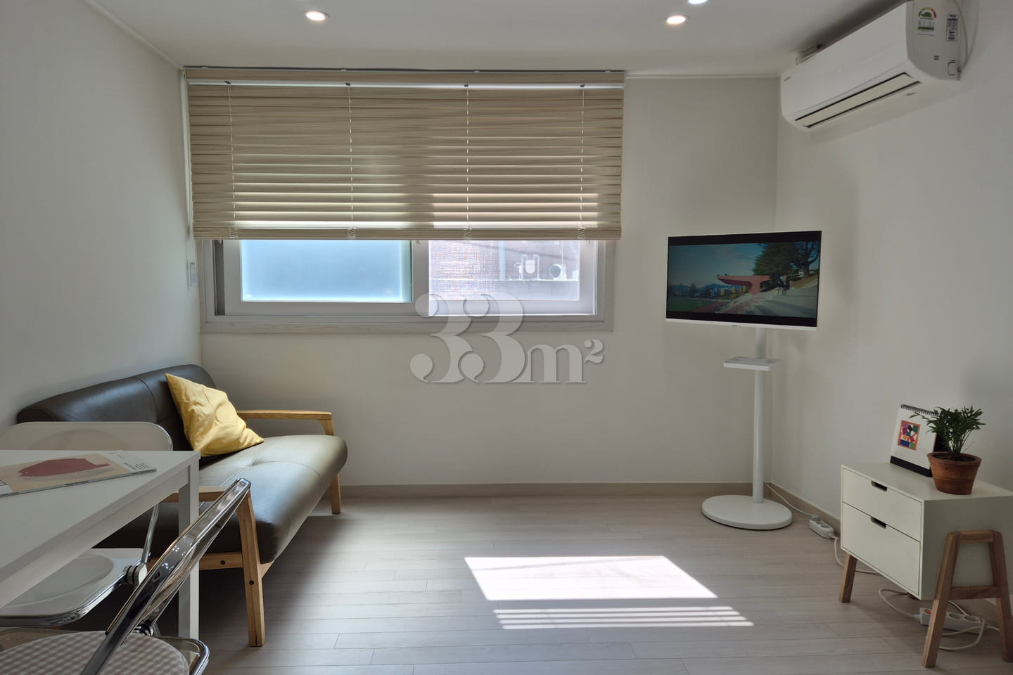 A transportation hub. A neat and tidy home ๐ 2th image