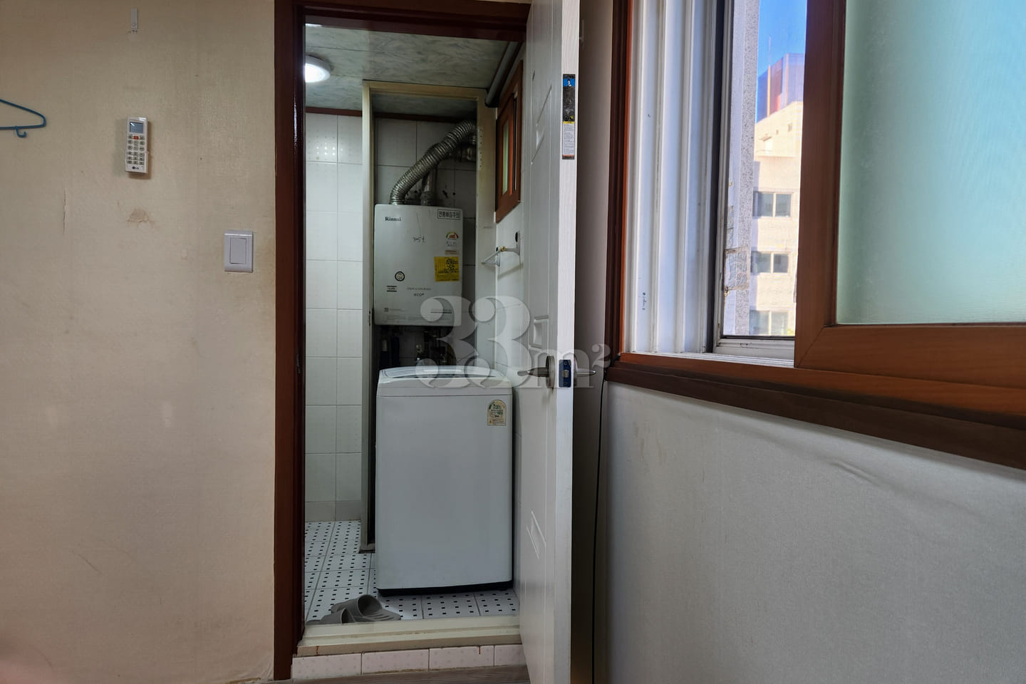 Studio apartment with a commute to Gangnam 7th image