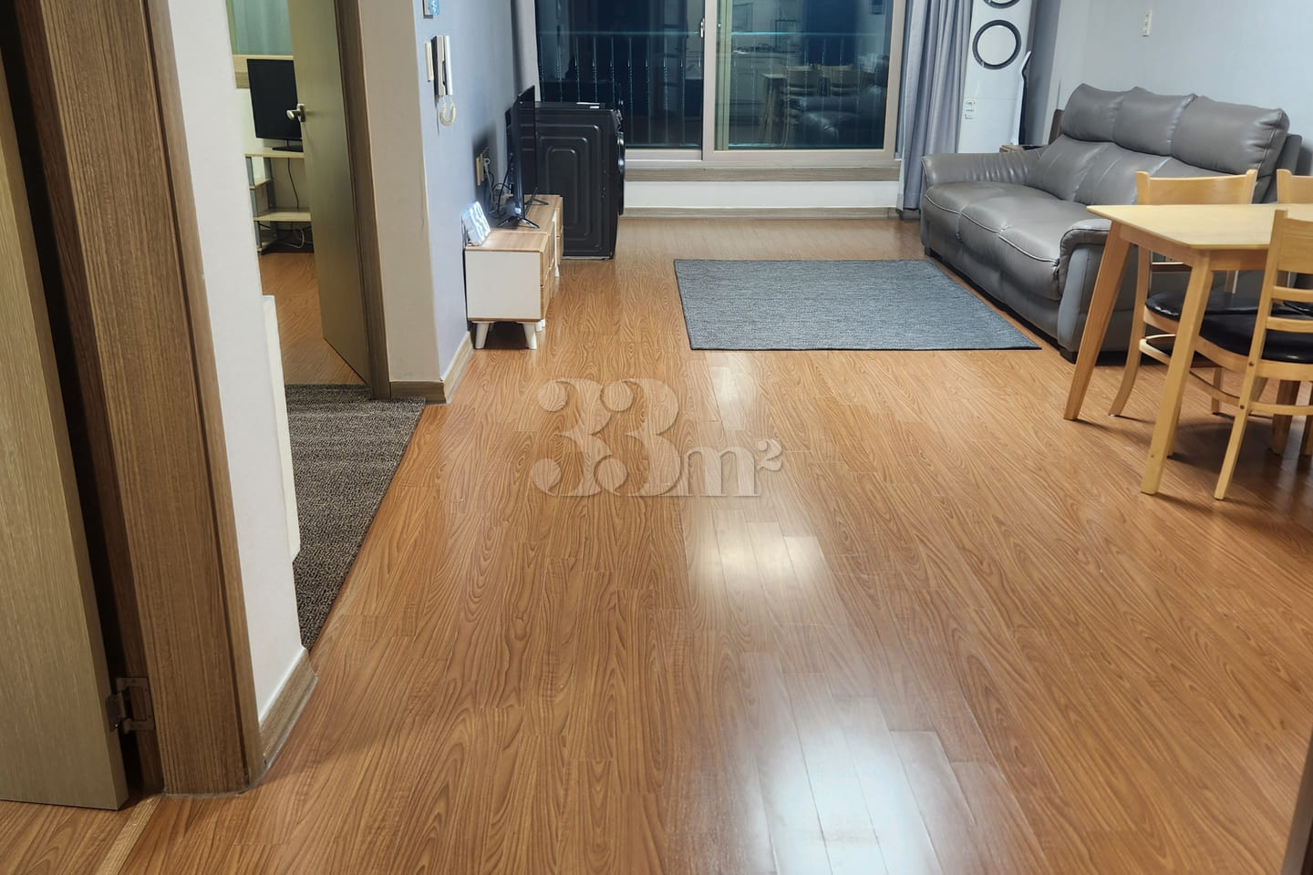 Spacious two-room unit with a vacation-rental 0th image