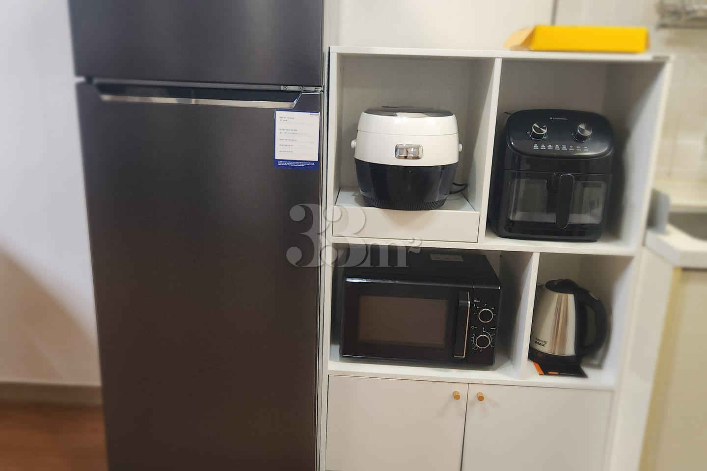 Spacious two-room unit with a vacation-rental 9th image