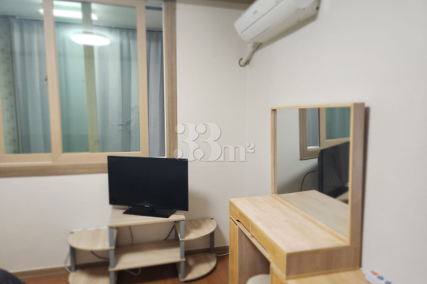 Spacious two-room unit with a vacation-rental 17th image