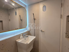 Spacious 40-pyeong unit with a large living r 15th image