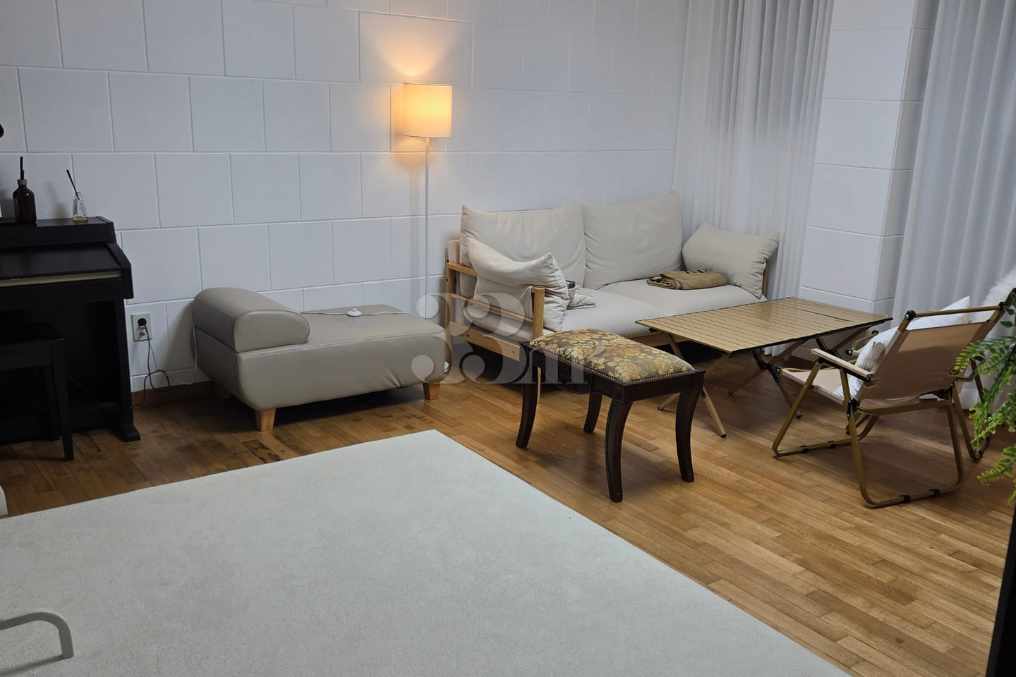 Spacious, pristine room (no noise from floors 6th image