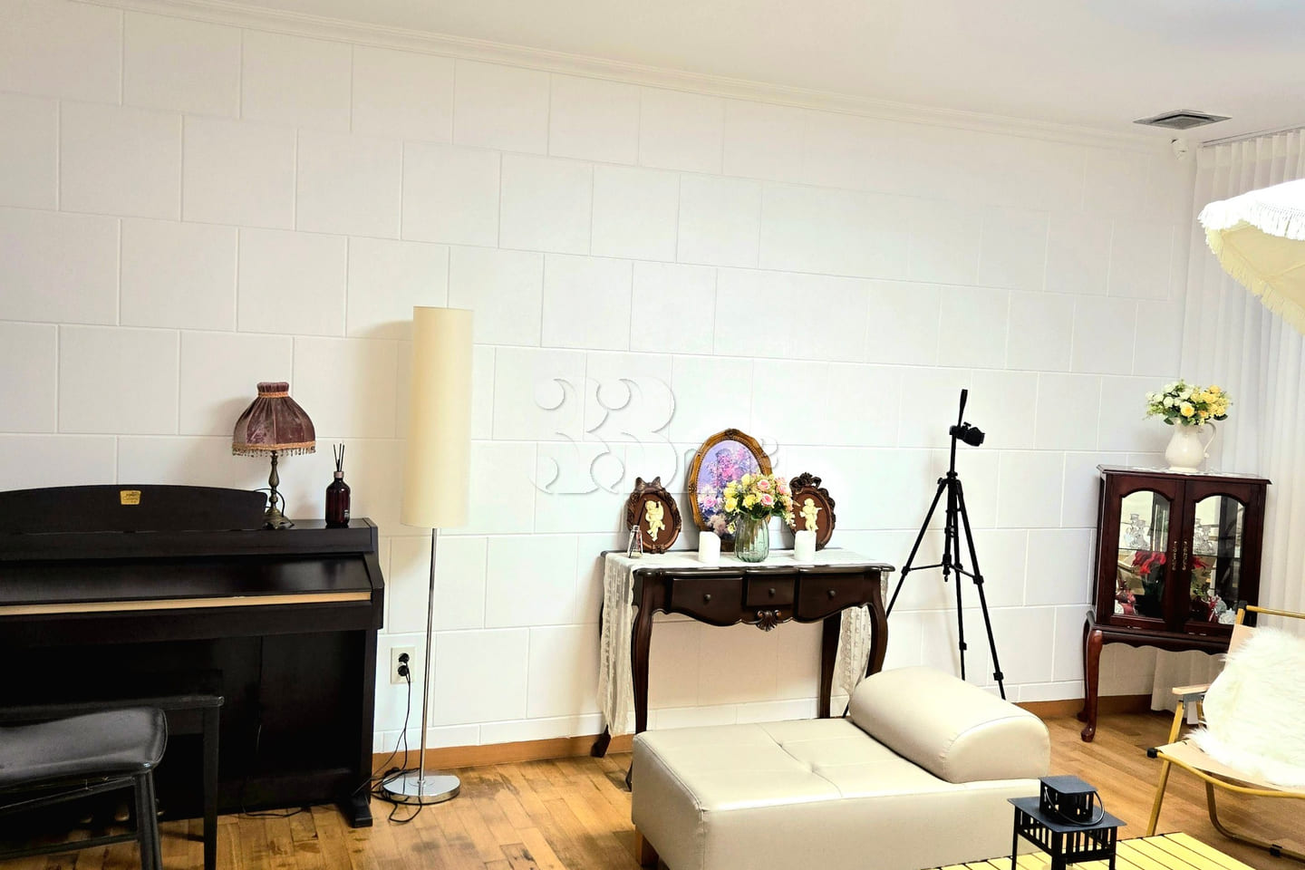 Spacious, pristine room (no noise from floors 5th image