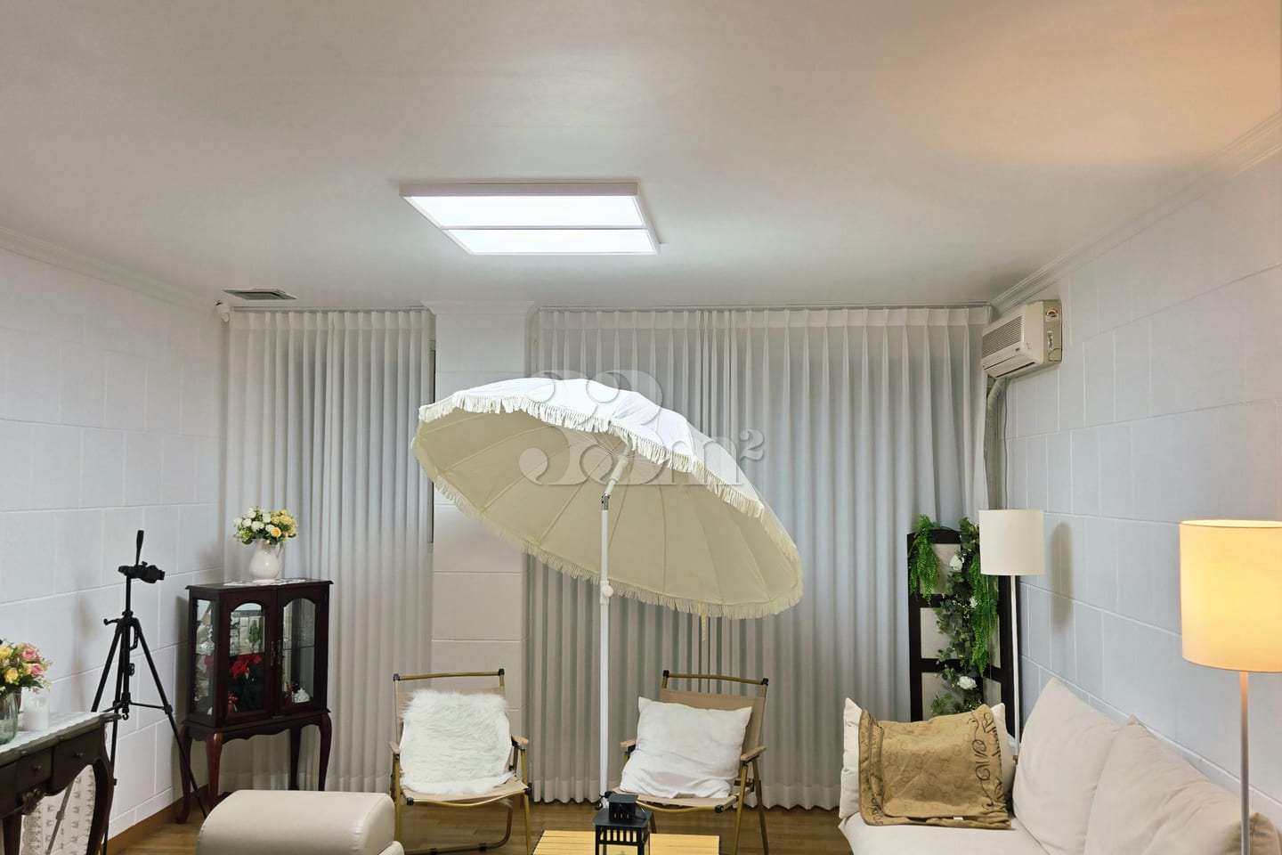 Spacious, pristine room (no noise from floors 3th image
