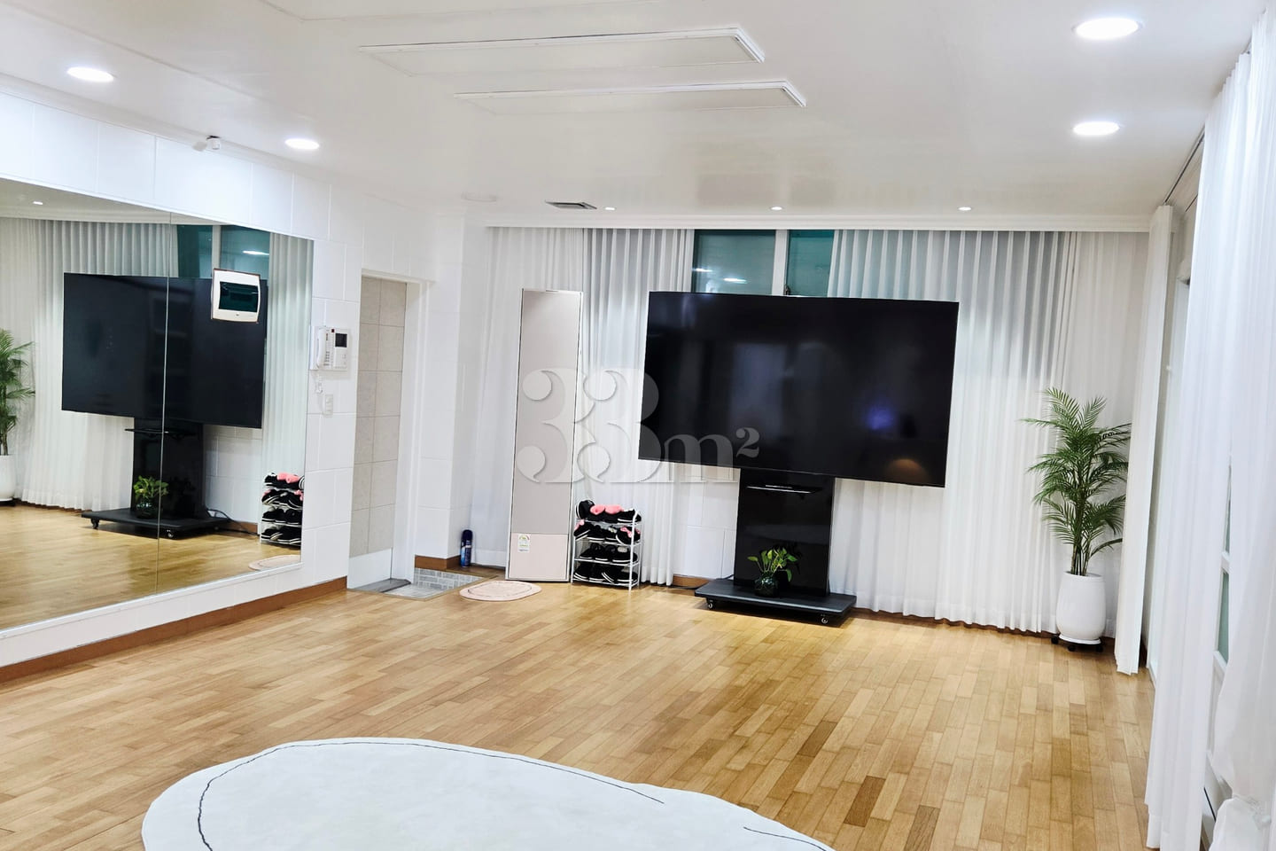 Spacious, pristine room (no noise from floors 13th image