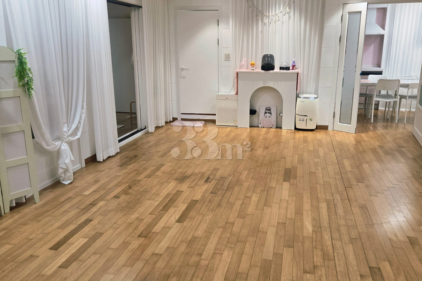 Spacious, pristine room (no noise from floors 15th image