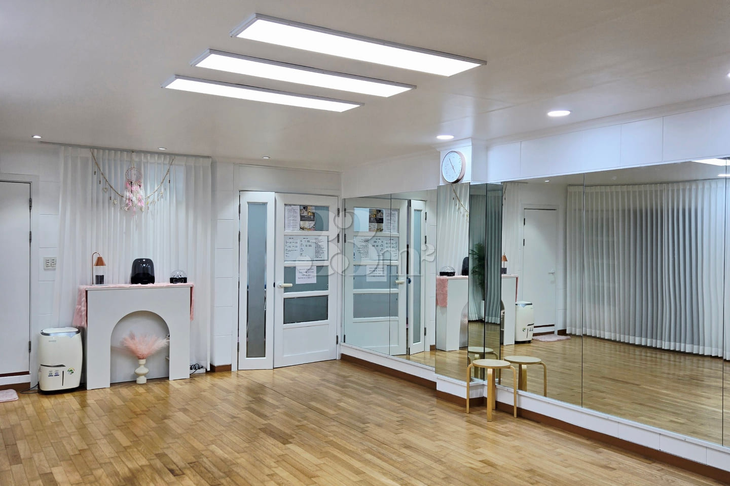 Spacious, pristine room (no noise from floors 14th image