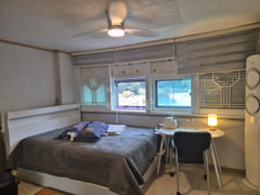 Pet-friendly, ceiling fan, queen-size bed, bi 2th image