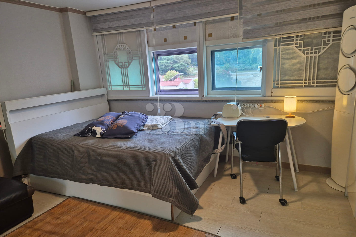 Pet-friendly, ceiling fan, queen-size bed, bi 1th image