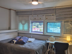 Pet-friendly, ceiling fan, queen-size bed, bi 0th image