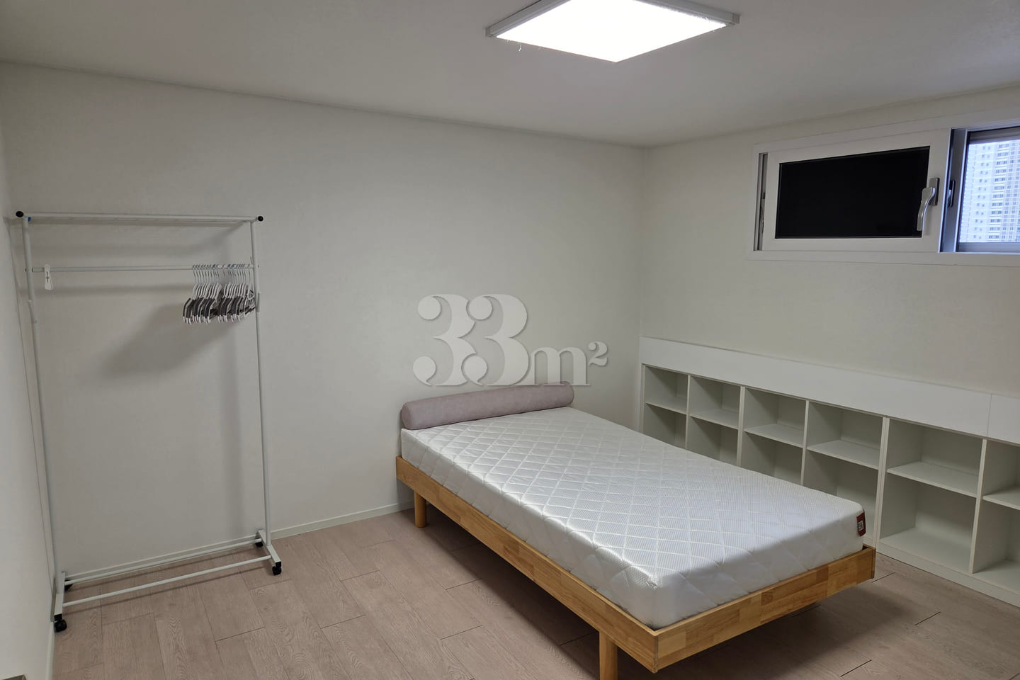 Spacious 2-bedroom unit + rooftop terrace 2th image