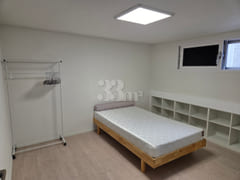 Spacious 2-bedroom unit + rooftop terrace 2th image