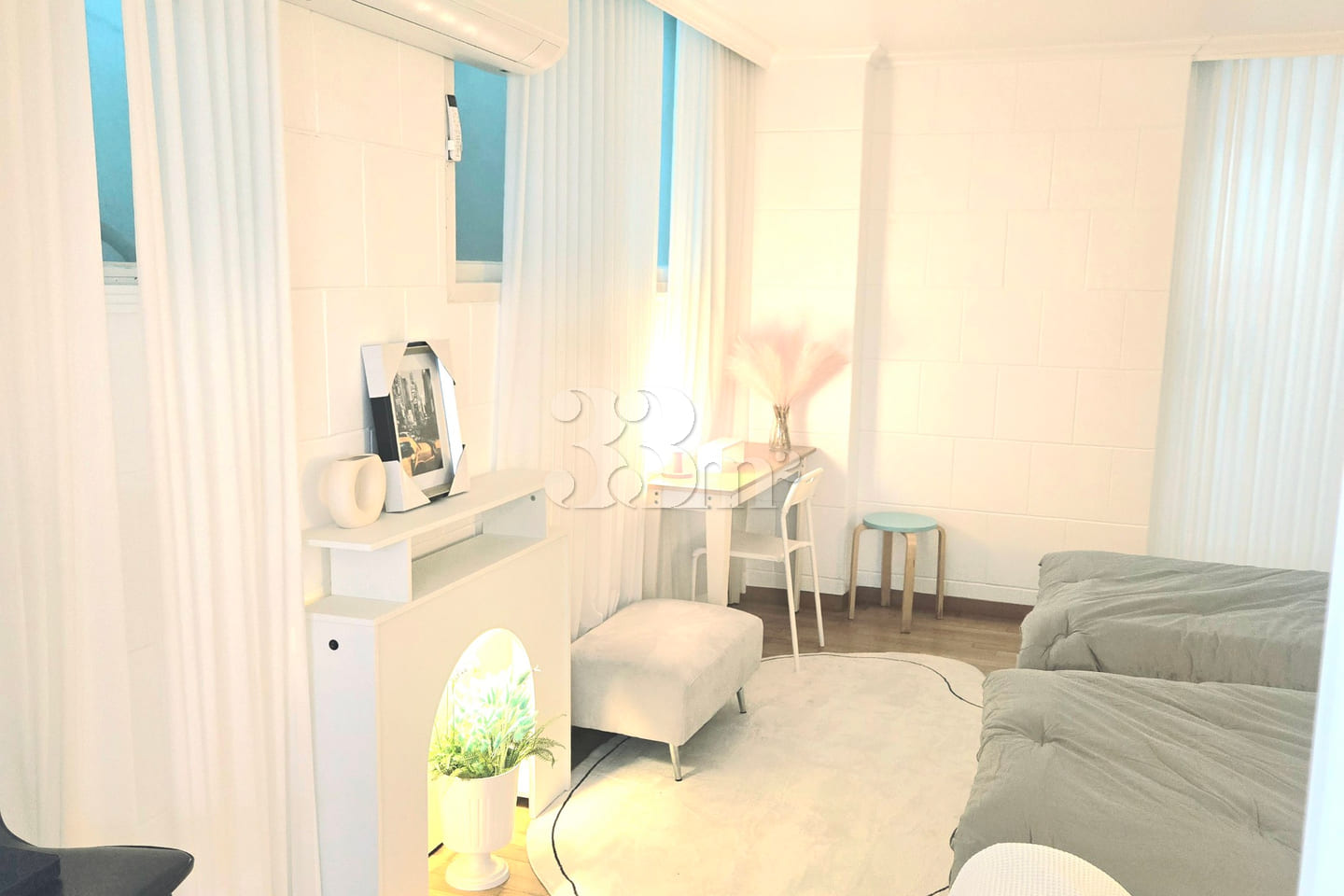 Spacious, pristine room (no noise from floors 1th image