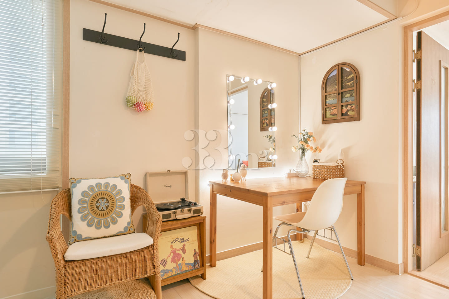 3 Bedrooms / 2 Bathrooms / Parking / Convenie 10th image