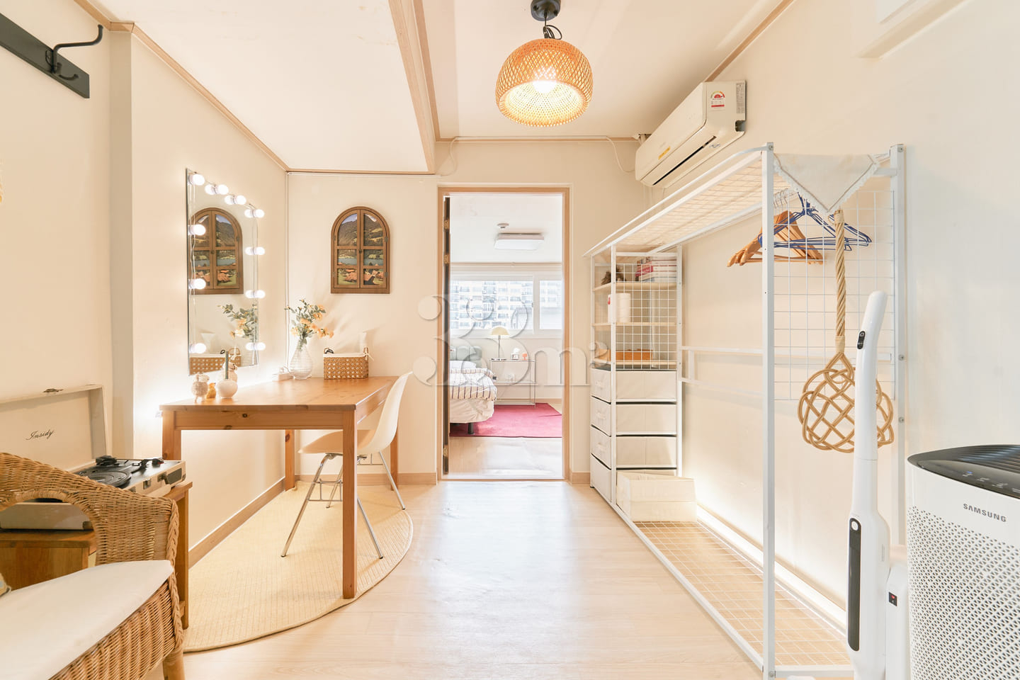 3 Bedrooms / 2 Bathrooms / Parking / Convenie 9th image
