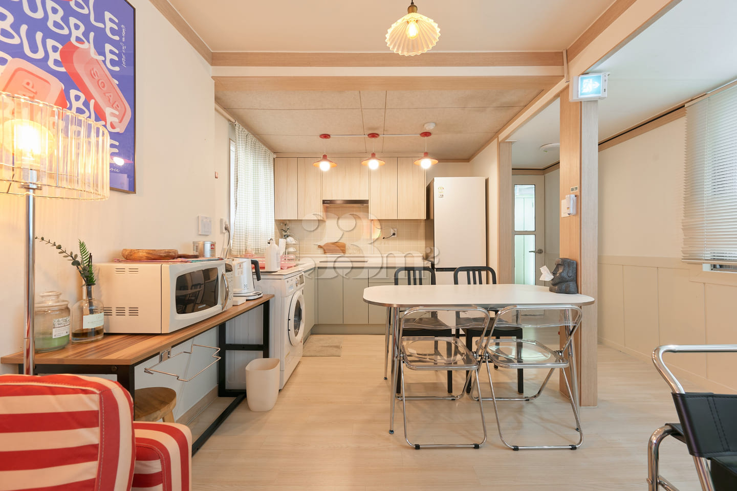 3 Bedrooms / 2 Bathrooms / Parking / Convenie 4th image