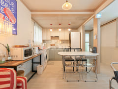 3 Bedrooms / 2 Bathrooms / Parking / Convenie 4th image