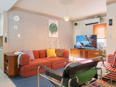 3 Bedrooms / 2 Bathrooms / Parking / Convenie 1th image
