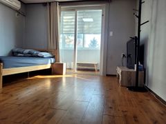 Room 203 2th image