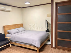 4-Person Room “2 Queen Beds” 4th image