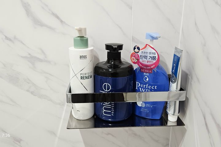 32 rooms with a clean remodel 8th image