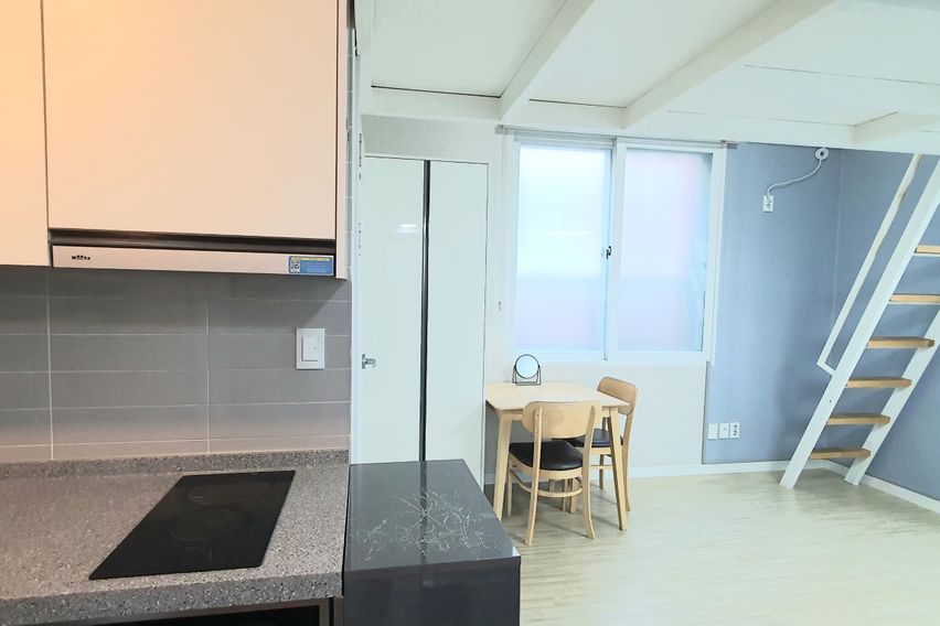 C House in front of Myongji University 5th image